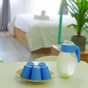 Bộ bình pet 2.5L và 4 ly